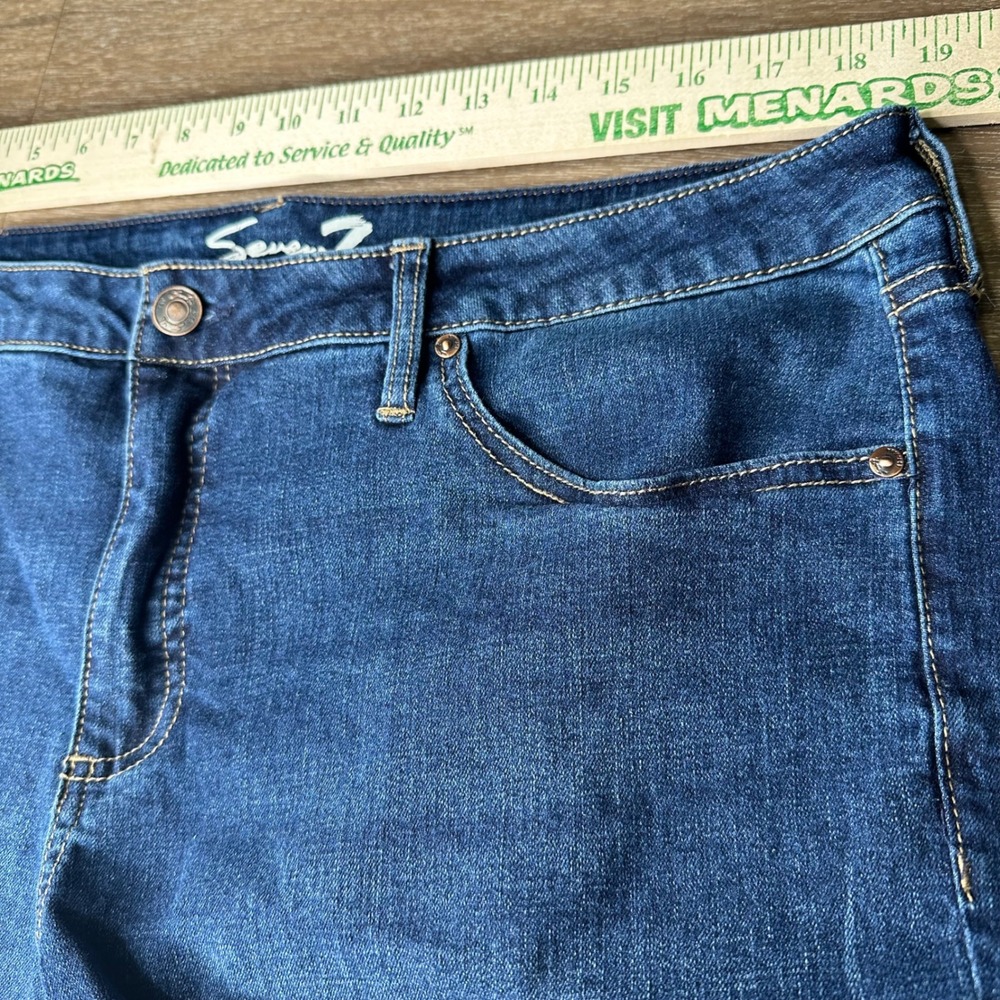 Seven7 Womens Size 16 Denim Bermuda Shorts Medium Wash Blue Stretch Knee Length - Picture 3 of 10